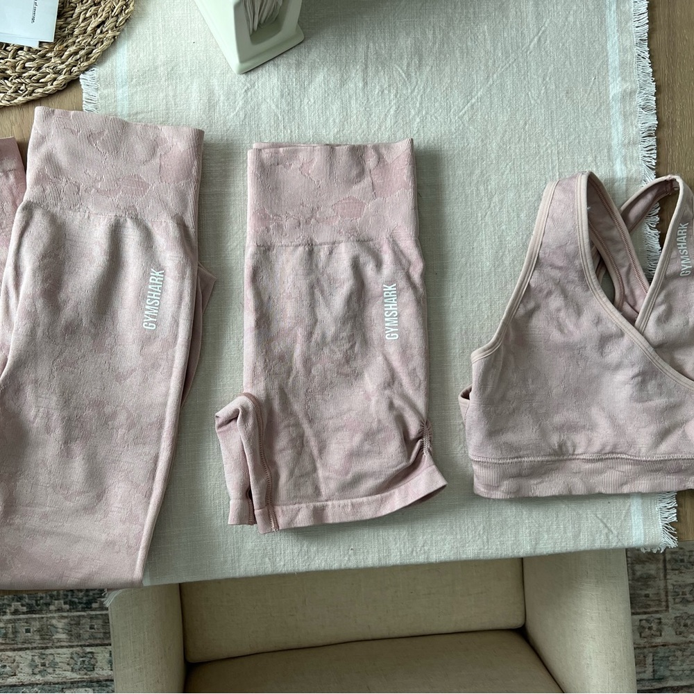 Gymshark adapt animal seamless set (light pink)